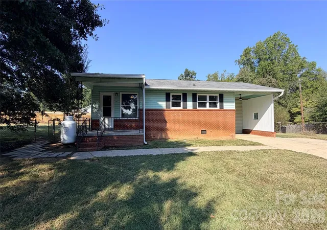 Photo 1 of Single family home for sale at 101 Craig St, Stanley, NC 28164 | MLS# 4429405 | Listing updated on 2026-10-07