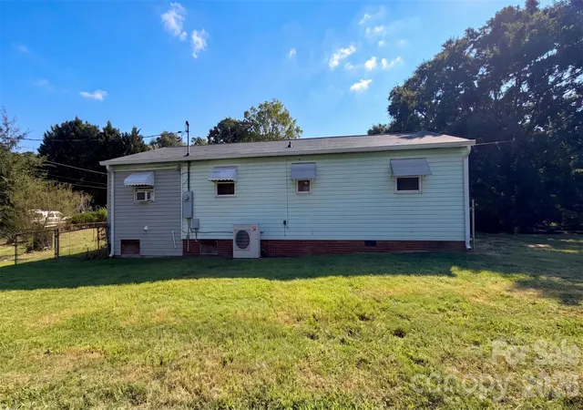 Photo 4 of Single family home for sale at 101 Craig St, Stanley, NC 28164 | MLS# 4429405 | Listing updated on 2026-10-07