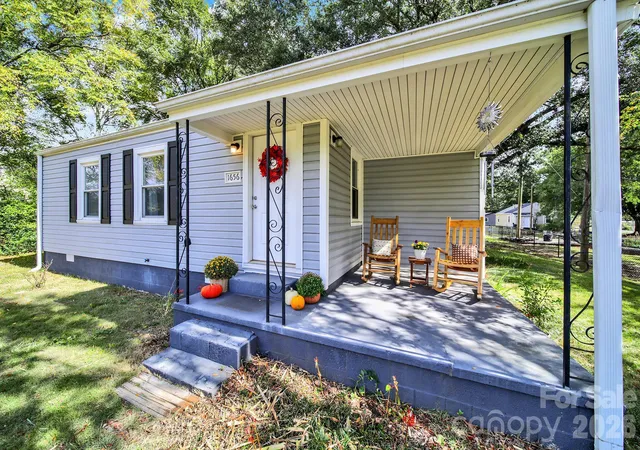 Single family home for sale at 1656 Oakridge Meadows Ct, Rock Hill, SC 29732 | MLS# 4429407