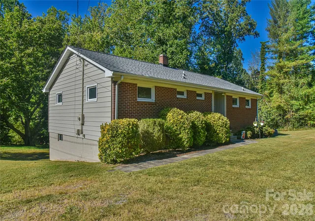 Photo 2 of Single family home for sale at 505 Monte Vista Rd #B, Candler, NC 28715 | MLS# 4429414 | Listing updated on 2026-10-04
