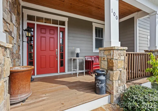Photo 3 of Single family home for sale at 100 Barnrock Dr, Mills River, NC 28759 | MLS# 4429415 | Listing updated on 2026-10-02