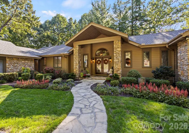 Photo 1 of Single family home for sale at 308 Kenmure Dr, Flat Rock, NC 28731 | MLS# 4429416 | Listing updated on 2026-10-03