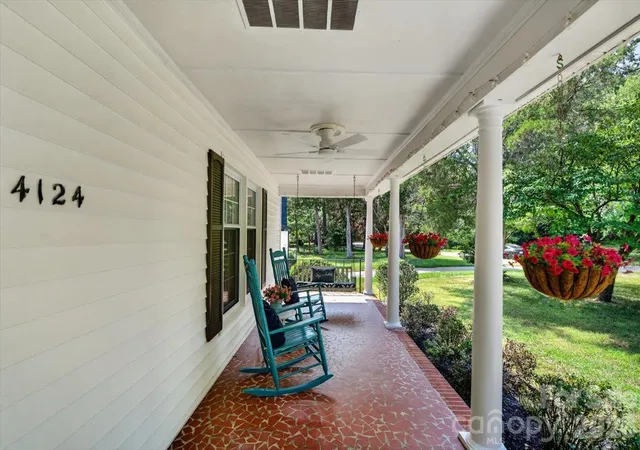 Photo 4 of Single family home for sale at 4124 Bridgewood Ln, Charlotte, NC 28226 | MLS# 4429421 | Listing updated on 2026-10-24