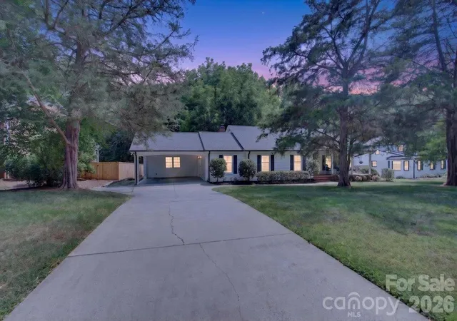 Photo 1 of Single family home for sale at 4124 Bridgewood Ln, Charlotte, NC 28226 | MLS# 4429421 | Listing updated on 2026-10-24