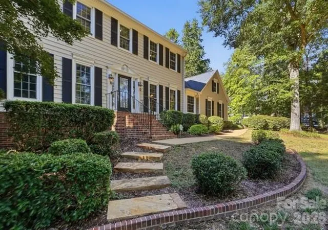 Photo 1 of Single family home for sale at 1677 Double Oaks Rd, Fort Mill, SC 29715 | MLS# 4429426 | Listing updated on 2026-09-30