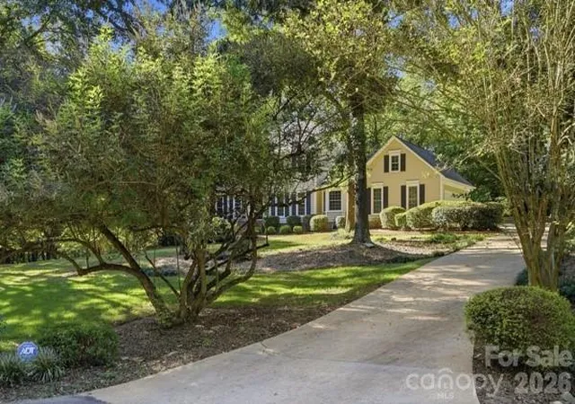 Photo 4 of Single family home for sale at 1677 Double Oaks Rd, Fort Mill, SC 29715 | MLS# 4429426 | Listing updated on 2026-09-30
