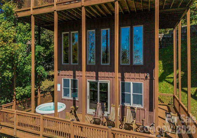 Photo 3 of Single family home for sale at 39 Valley Hts Rd, Mars Hill, NC 28754 | MLS# 4429432 | Listing updated on 2026-10-08