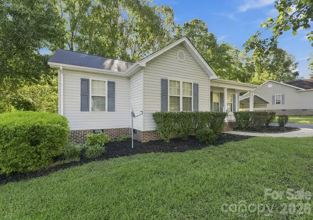 Photo 2 of Sale Pending at 1716 Pine Knoll Ct, Asheboro, NC 27203 | MLS# 4429433 | Listing updated on 2026-10-06