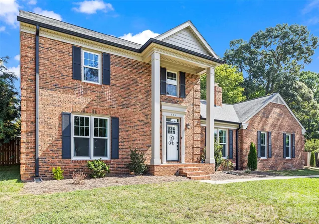 Photo 3 of Single family home for sale at 241 Linville Dr, Matthews, NC 28105 | MLS# 4429436 | Listing updated on 2026-10-08