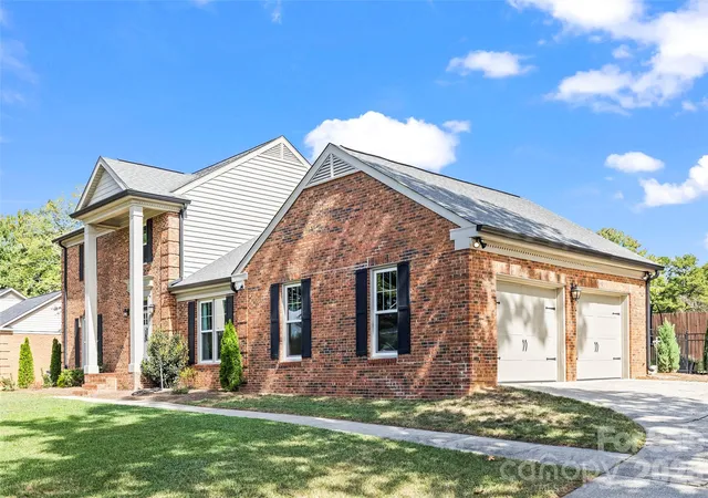 Photo 3 of Single family home for sale at 241 Linville Dr, Matthews, NC 28105 | MLS# 4429436 | Listing updated on 2026-10-08