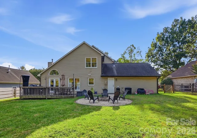 Photo 1 of Single family home for sale at 127 Sea Is Blvd, Fort Mill, SC 29708 | MLS# 4429443 | Listing updated on 2026-10-20