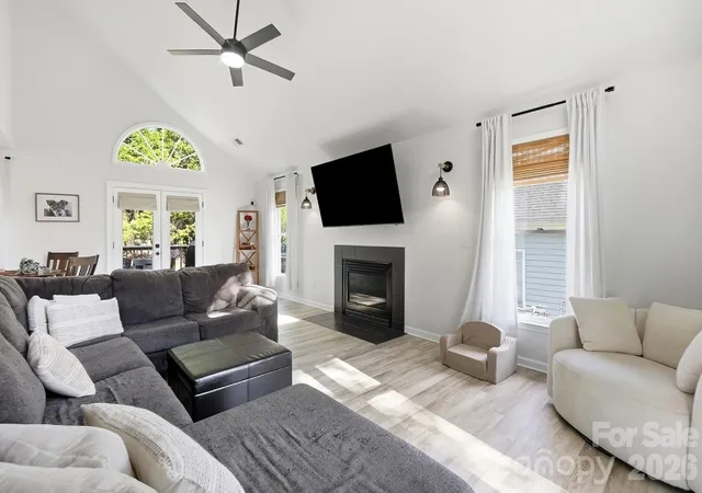 Photo 4 of Single family home for sale at 127 Sea Is Blvd, Fort Mill, SC 29708 | MLS# 4429443 | Listing updated on 2026-10-03