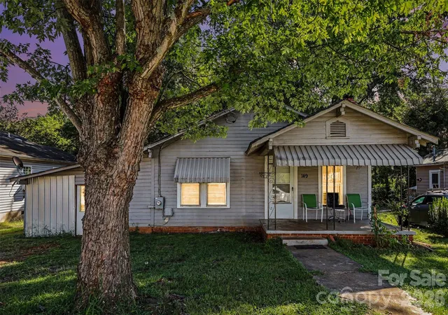 Photo 1 of Single family home for sale at 149 Woodlawn Dr, Statesville, NC 28677 | MLS# 4429445 | Listing updated on 2026-10-03