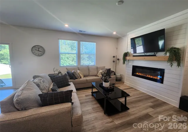Photo 4 of Single family home for sale at 311 Bezelle Ave, York, SC 29745 | MLS# 4429453 | Listing updated on 2026-09-29