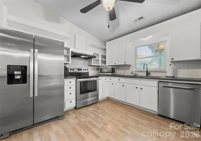 Photo 3 of Single family home for sale at 105 Brockway Dr, Mooresville, NC 28117 | MLS# 4429462 | Listing updated on 2026-10-31