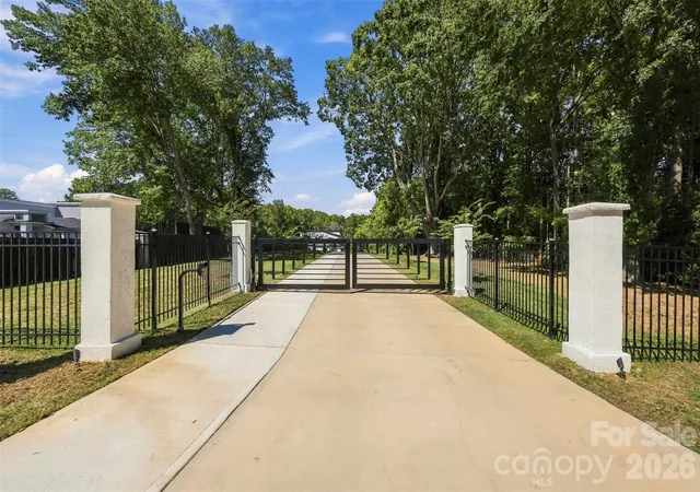Photo 3 of Single family home for sale at 15650 Youngblood Rd, Charlotte, NC 28278 | MLS# 4429465 | Listing updated on 2026-10-01