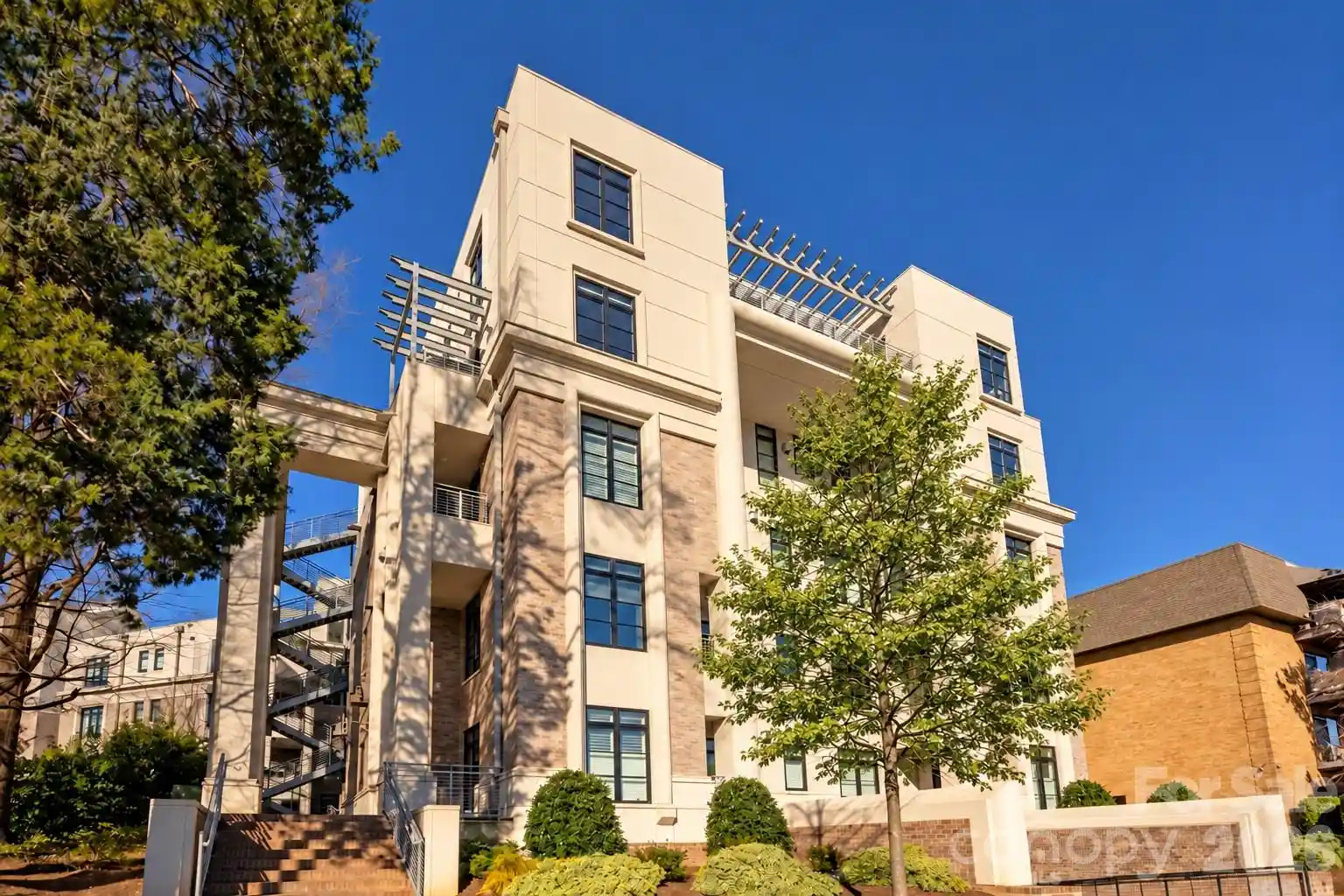 Listing Photo 1 - Condo for sale in 1333 Queens Rd located at 1333 Queens Rd, Charlotte, NC 28207 - Unit #C4