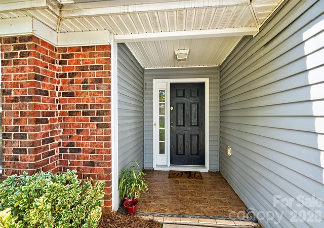 Photo 2 of Single family home for sale at 5327 Fernhill Dr, Charlotte, NC 28217 | MLS# 4429479 | Listing updated on 2026-10-03