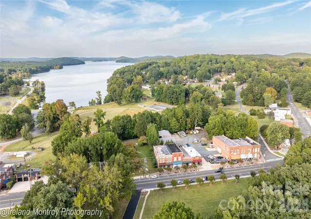Photo 2 of Townhouse for sale at 31 Maple St, Badin, NC 28009 | MLS# 4429487 | Listing updated on 2026-10-03