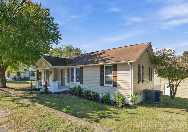 Photo 2 of Single family home for sale at 514 S Chapel St, Landis, NC 28088 | MLS# 4429490 | Listing updated on 2026-10-12