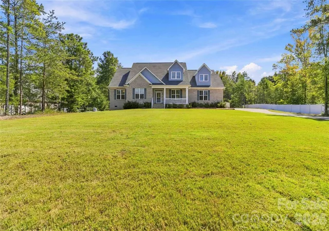 Photo 1 of Single family home for sale at 418 Kingsburry Rd, Clover, SC 29710 | MLS# 4429491 | Listing updated on 2026-10-01
