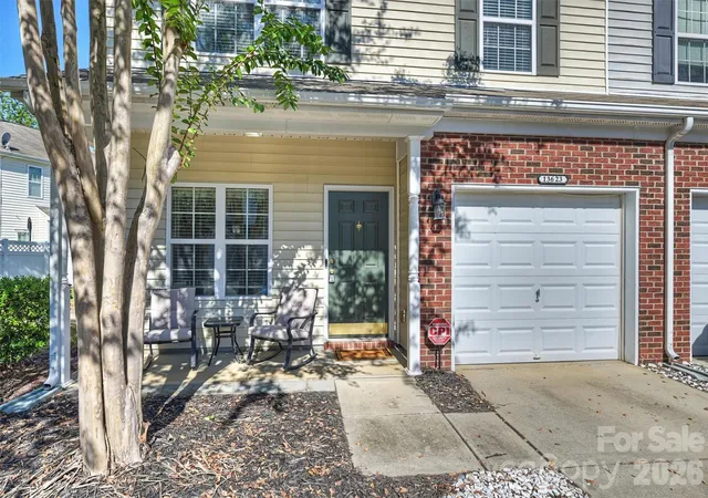 Photo 2 of Townhouse for sale at 13623 Singleleaf Ln, Charlotte, NC 28278 | MLS# 4429494 | Listing updated on 2026-10-01