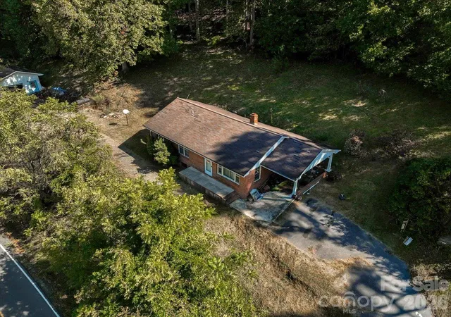 Photo 3 of Single family home for sale at 10730 Us 19w Hwy, Burnsville, NC 28714 | MLS# 4429496 | Listing updated on 2026-10-07