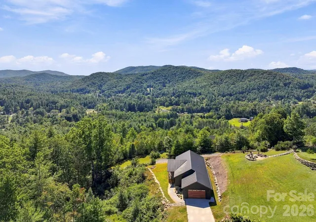 Photo 3 of Single family home for sale at 669 Crystal Hts Dr, Hendersonville, NC 28739 | MLS# 4429499 | Listing updated on 2026-10-02