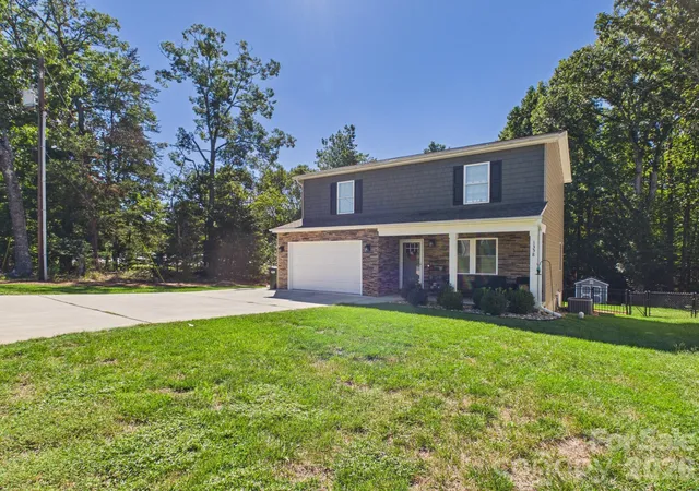 Photo 2 of Single family home for sale at 1358 26th Avenue Ne, Hickory, NC 28601 | MLS# 4429500 | Listing updated on 2026-09-30