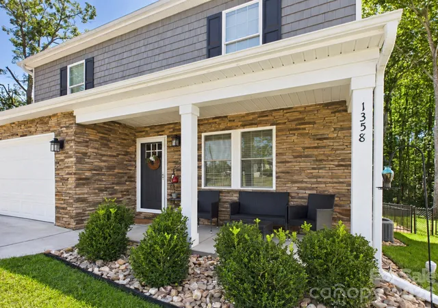 Photo 3 of Single family home for sale at 1358 26th Avenue NE, Hickory, NC 28601 | MLS# 4429500 | Listing updated on 2026-09-30