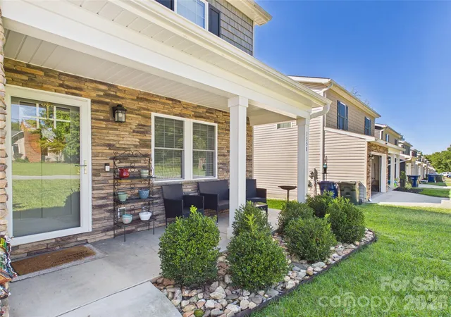 Photo 4 of Single family home for sale at 1358 26th Avenue NE, Hickory, NC 28601 | MLS# 4429500 | Listing updated on 2026-09-30