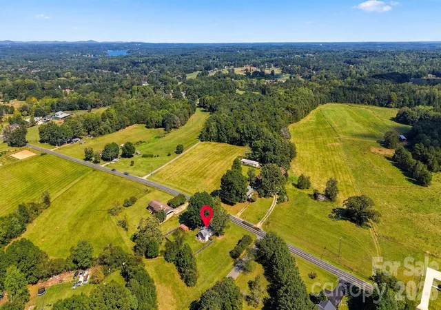 Photo 20 of Single family home for sale at 4021 Sulphur Springs Rd NE, Hickory, NC 28601 | MLS# 4429506 | Listing updated on 2026-10-06