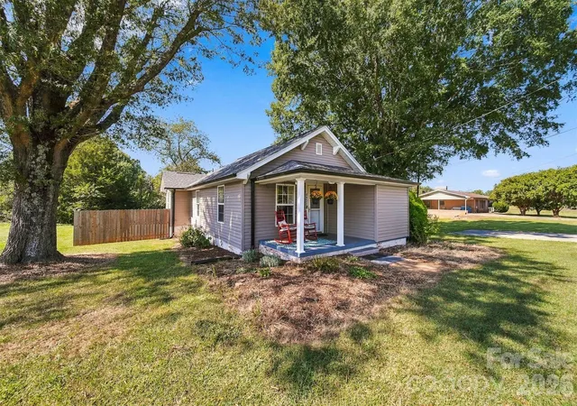Photo 2 of Single family home for sale at 4021 Sulphur Springs Rd Ne, Hickory, NC 28601 | MLS# 4429506 | Listing updated on 2026-10-06