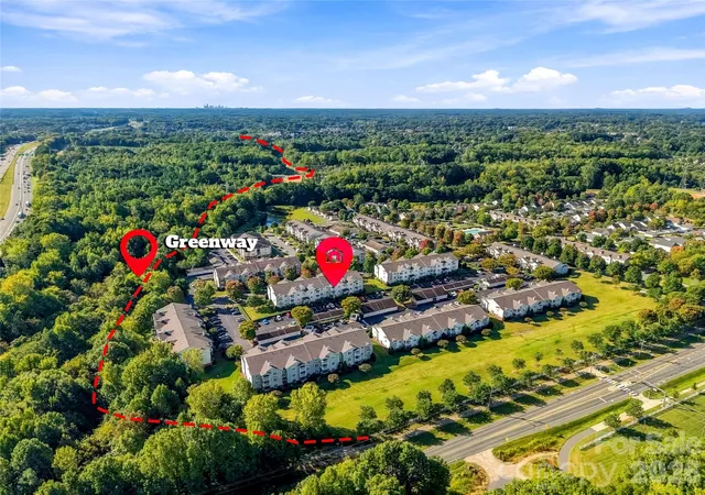 Listing Photo 4 - Condo for sale in building located at 19819 Deer Vly Dr, Cornelius, NC 28031