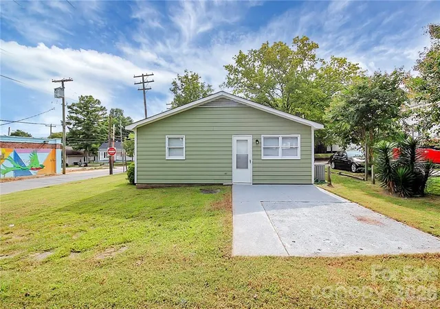 Photo 1 of Single family home for sale at 212 Kerr St Nw, Concord, NC 28025 | MLS# 4429514 | Listing updated on 2026-10-01