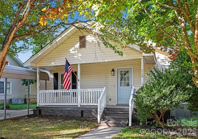 Photo 3 of Single family home for sale at 115 Lambert St, Belmont, NC 28012 | MLS# 4429515 | Listing updated on 2026-10-01