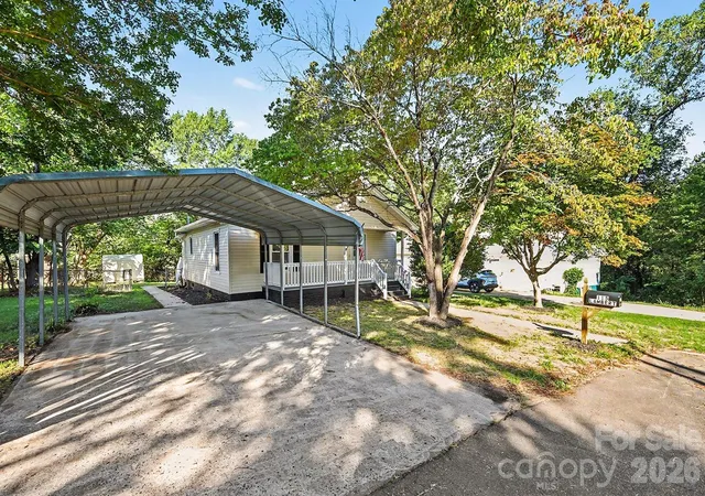 Photo 4 of Single family home for sale at 115 Lambert St, Belmont, NC 28012 | MLS# 4429515 | Listing updated on 2026-10-01