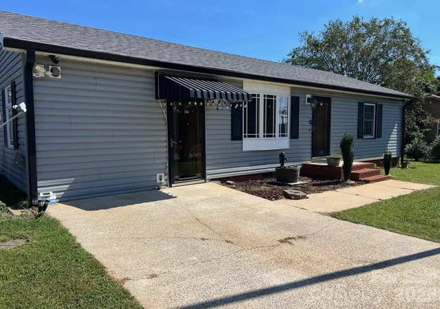 Photo 2 of Single family home for sale at 4146 Startown Rd, Newton, NC 28658 | MLS# 4429519 | Listing updated on 2026-10-03