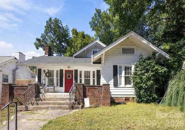 Photo 1 of Single family home for sale at 407 S South, Gastonia, NC 28052 | MLS# 4429534 | Listing updated on 2026-10-01