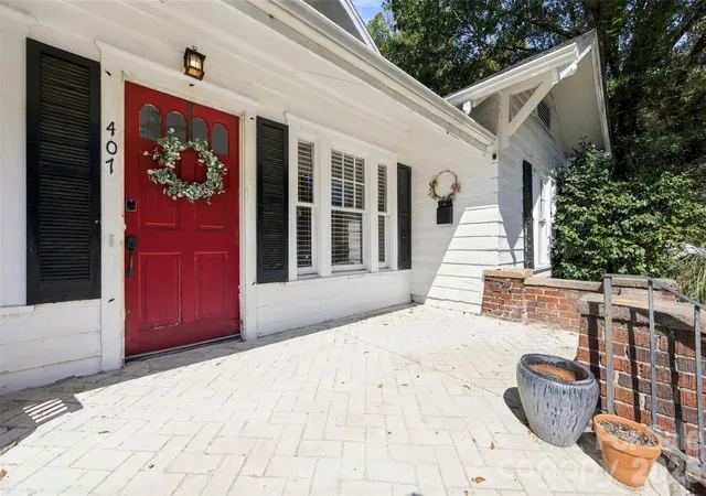 Photo 4 of Single family home for sale at 407 S South, Gastonia, NC 28052 | MLS# 4429534 | Listing updated on 2026-10-01