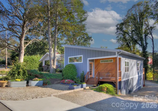 Single family home for sale at 6 Dellwood St, Asheville, NC 28806 | MLS# 4429535