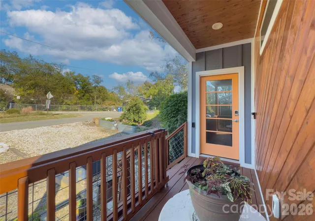 Photo 3 of Single family home for sale at 6 Dellwood St, Asheville, NC 28806 | MLS# 4429535 | Listing updated on 2026-10-05