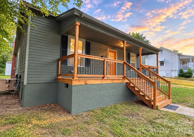 Photo 2 of Single family home for sale at 303 N Rose Ave, Kannapolis, NC 28083 | MLS# 4429536 | Listing updated on 2026-09-30