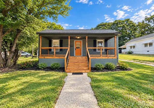 Photo 3 of Single family home for sale at 303 N Rose Ave, Kannapolis, NC 28083 | MLS# 4429536 | Listing updated on 2026-09-30
