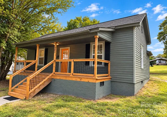 Photo 3 of Single family home for sale at 303 N Rose Ave, Kannapolis, NC 28083 | MLS# 4429536 | Listing updated on 2026-09-30