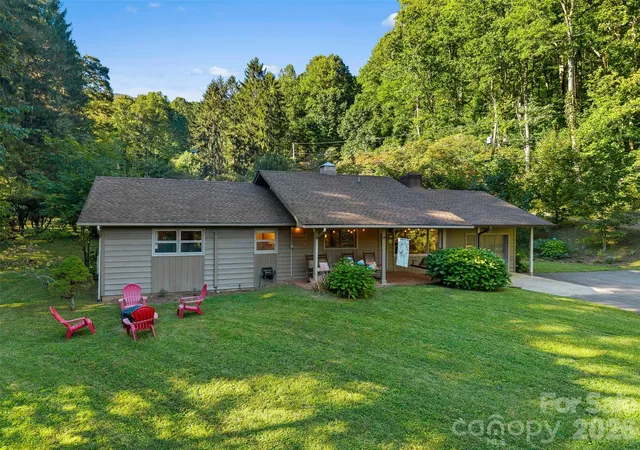 Photo 1 of Single family home for sale at 537 Winchester Crk Rd, Waynesville, NC 28786 | MLS# 4429547 | Listing updated on 2026-10-02