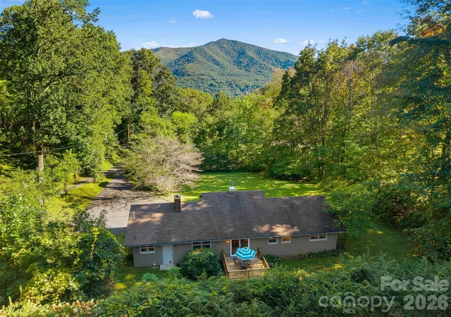Photo 2 of Single family home for sale at 537 Winchester Crk Rd, Waynesville, NC 28786 | MLS# 4429547 | Listing updated on 2026-10-02