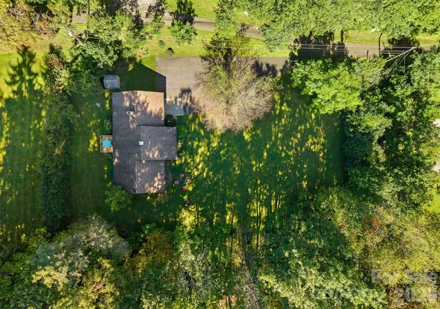 Photo 3 of Single family home for sale at 537 Winchester Crk Rd, Waynesville, NC 28786 | MLS# 4429547 | Listing updated on 2026-10-02