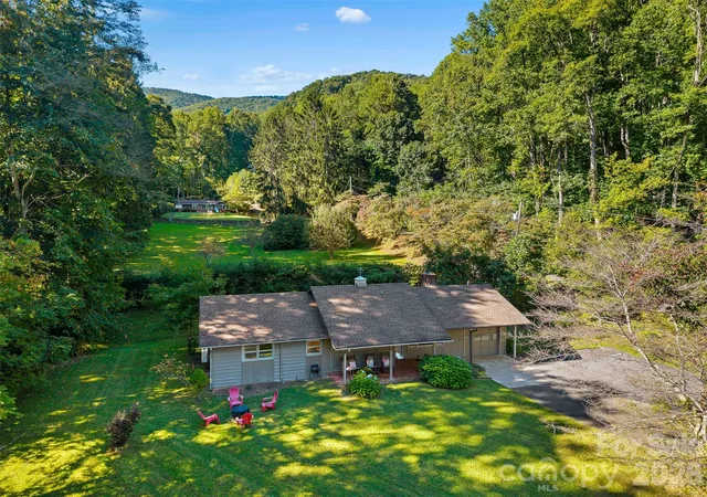 Photo 3 of Single family home for sale at 537 Winchester Crk Rd, Waynesville, NC 28786 | MLS# 4429547 | Listing updated on 2026-10-02