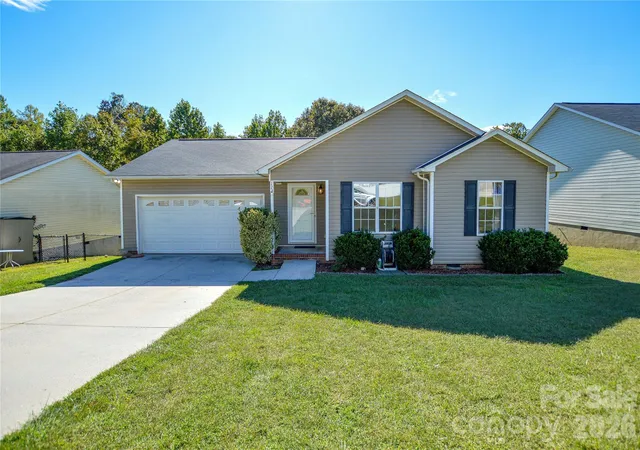 Photo 1 of Single family home for sale at 175 Alexander Heritage Dr #61, Hickory, NC 28601 | MLS# 4429549 | Listing updated on 2026-10-01
